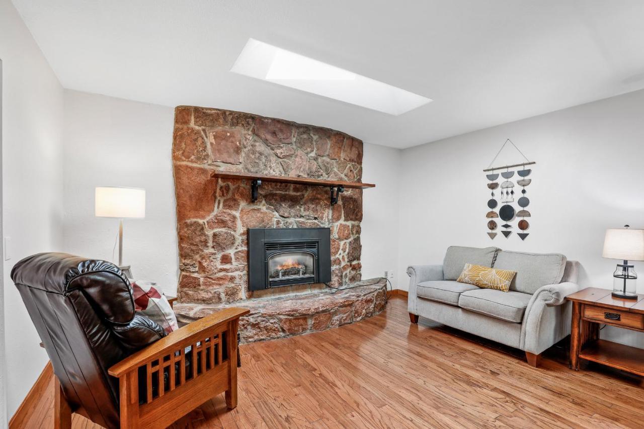Captivating Continental Country Club Retreat With 4 Bdr And Spacious Deck! Flagstaff Bagian luar foto