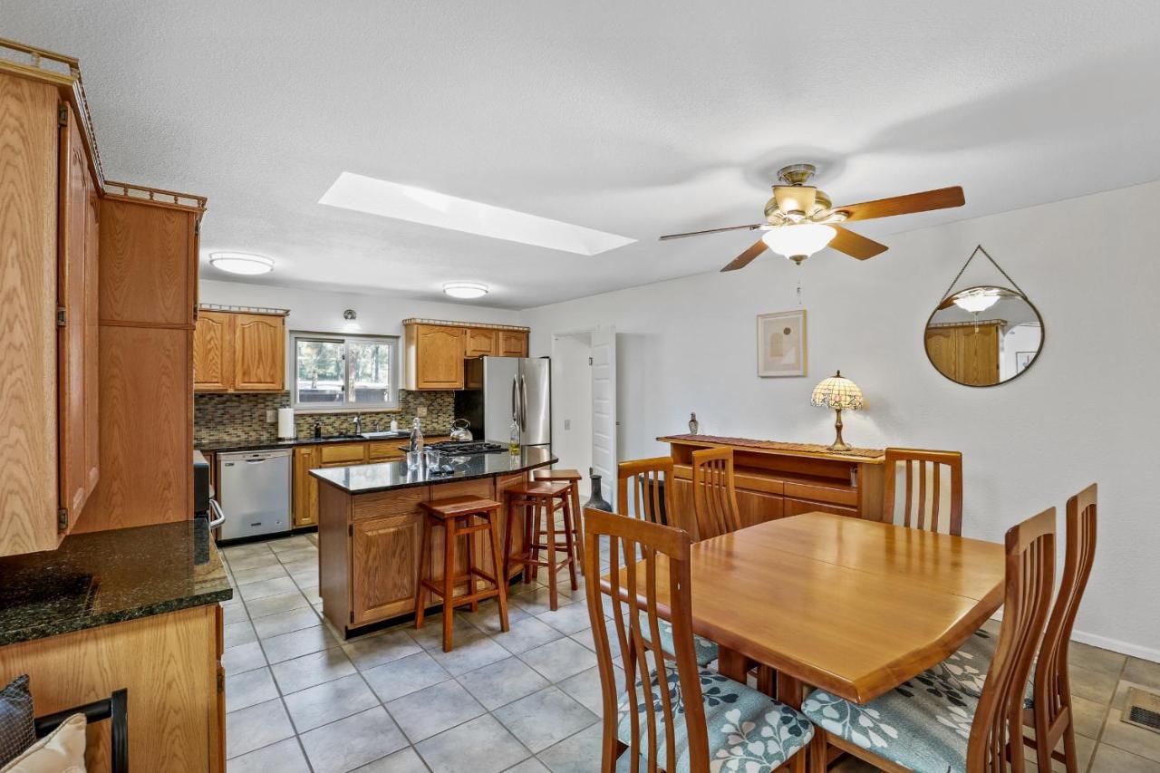 Captivating Continental Country Club Retreat With 4 Bdr And Spacious Deck! Flagstaff Bagian luar foto