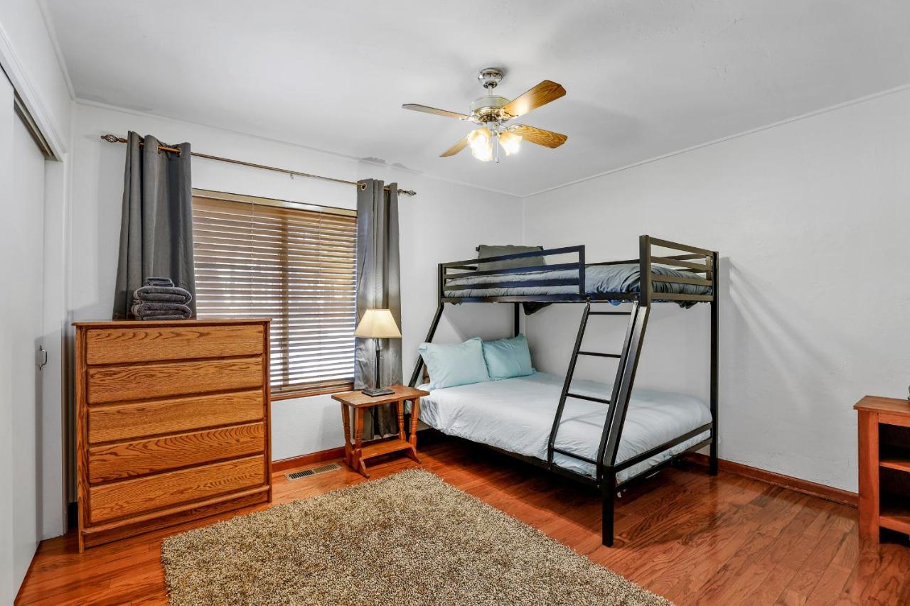 Captivating Continental Country Club Retreat With 4 Bdr And Spacious Deck! Flagstaff Bagian luar foto