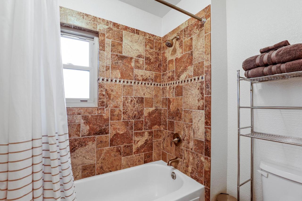 Captivating Continental Country Club Retreat With 4 Bdr And Spacious Deck! Flagstaff Bagian luar foto