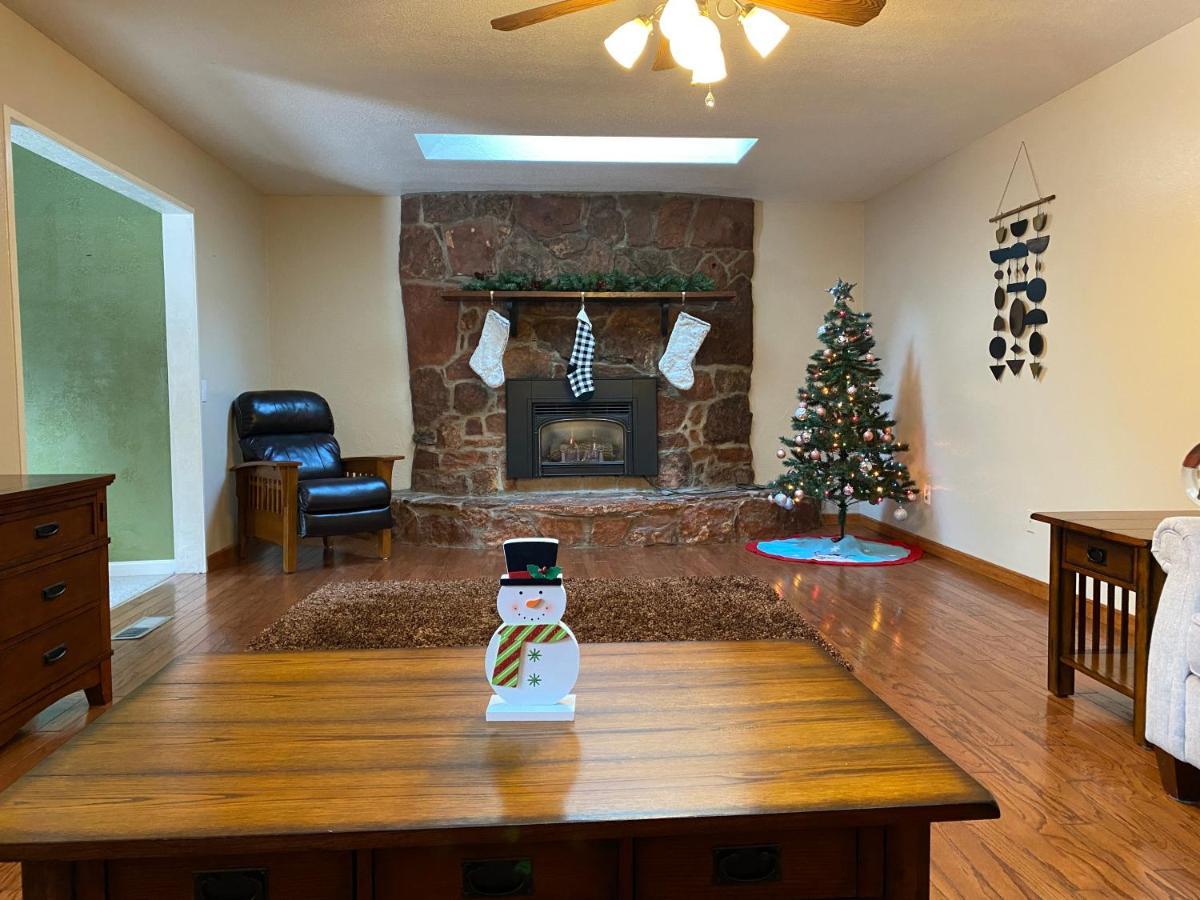 Captivating Continental Country Club Retreat With 4 Bdr And Spacious Deck! Flagstaff Bagian luar foto